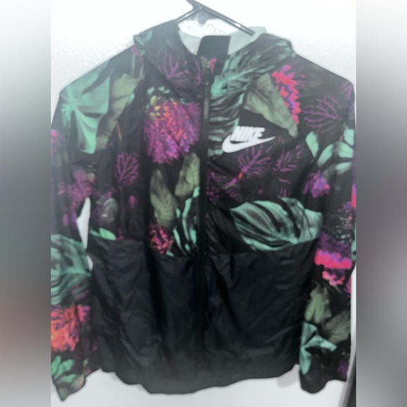 windbreaker - Picture 1 of 2